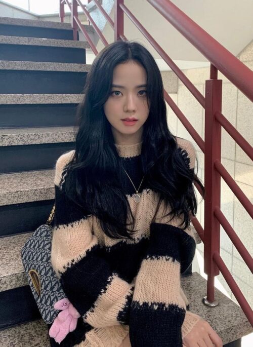 Beige Distressed Sweater With Stripe Pattern  | Jisoo - BlackPink