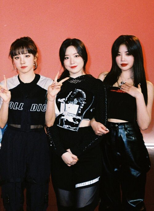 Black Irregular Cut Long Sleeve T-Shirt | Shuhua - (G)I-DLE