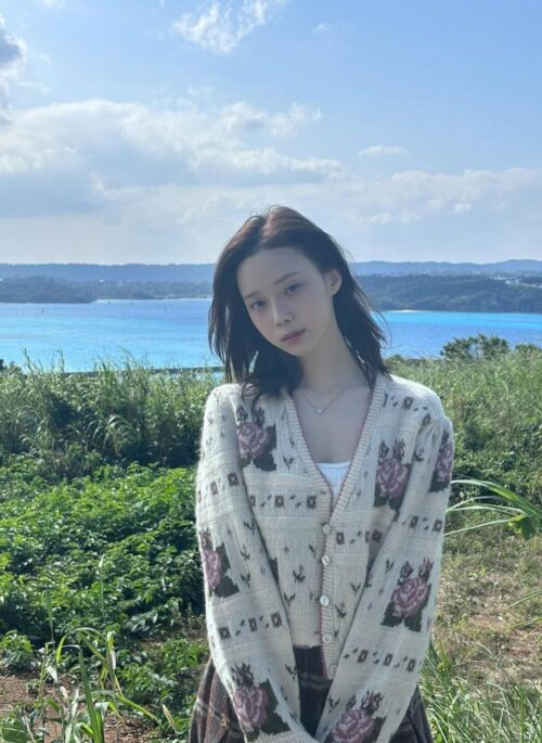 Beige Floral Pattern Crop Cardigan | Winter - Aespa
