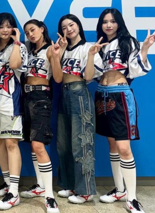 Blue Star Patch Striped Jeans | Dahyun - Twice