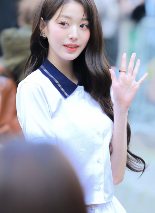 White Button-Up Shirt  WIth Blue Collar | Wonyoung - IVE